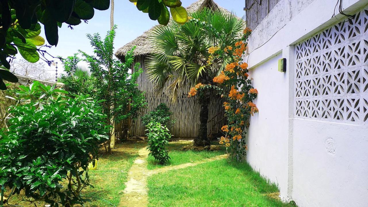 Diani Hostel Diani Beach Zewnętrze zdjęcie